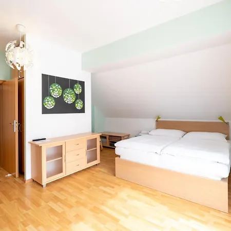 Guest house Hotel Garni Pod Skalkou 3*
