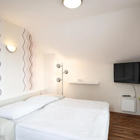 Guest house Hotel Garni Pod Skalkou 3*