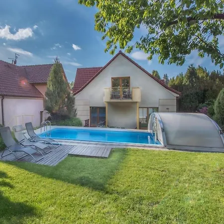 Hotel Garni Pod Skalkou Guest house