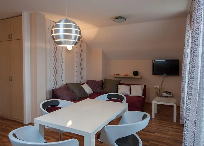 Guest house Hotel Garni Pod Skalkou 3*